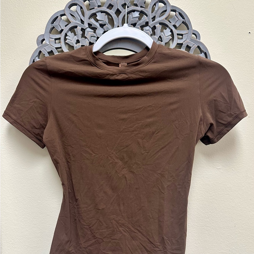 SKIMS Chocolate Short Sleeve Tee